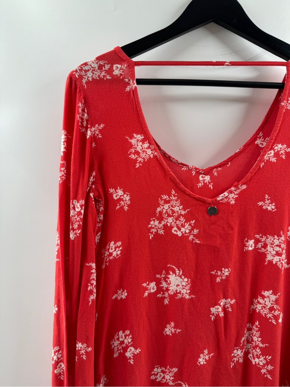 Billabong Red Floral Long Sleeve Blouse – Women's XS (Fits Up to Medium) - Picture 6 of 9